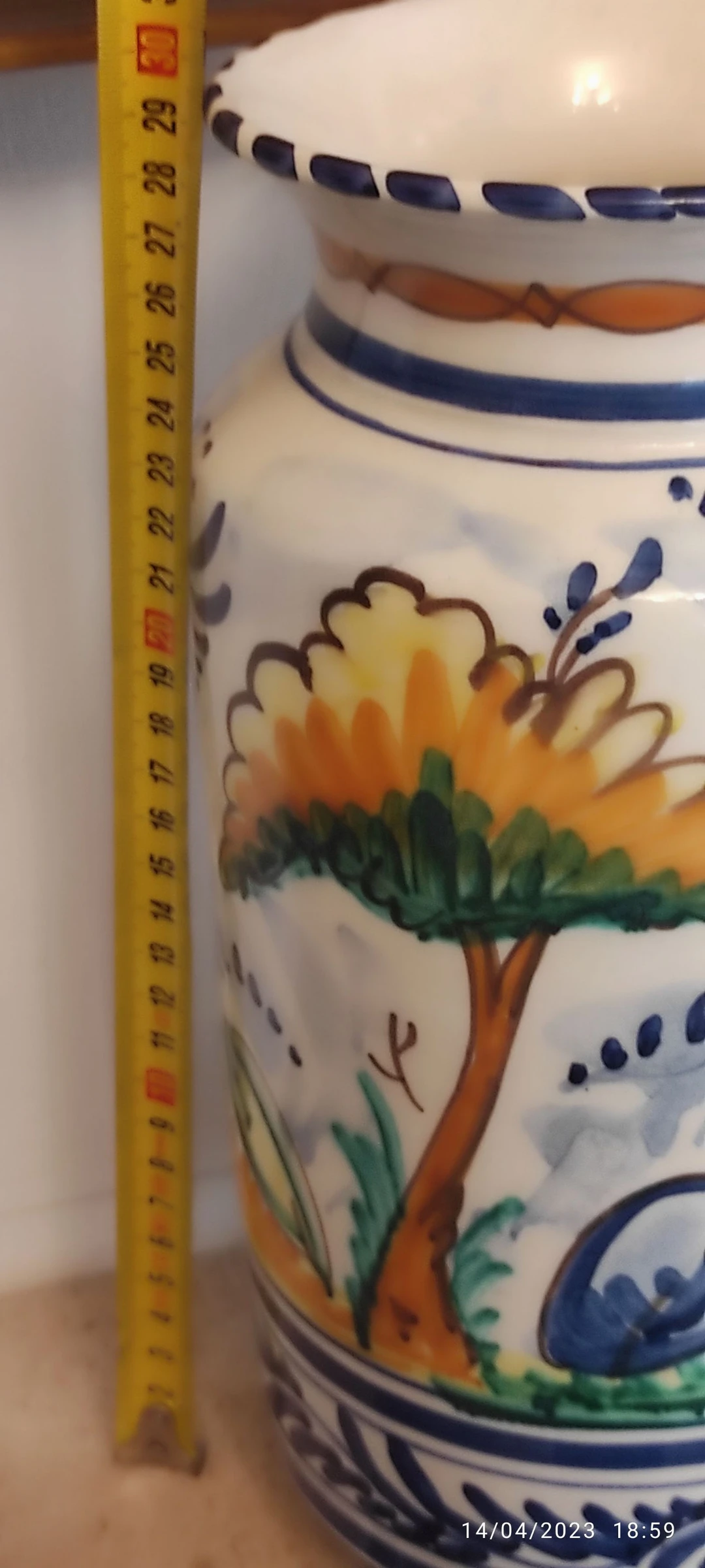 Sevillian ceramic flower vase hunting – photo 11